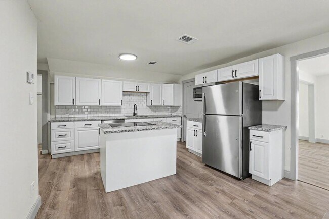 Building Photo - Beautifully Remodeled Home for Rent – Plenty of Space Inside & Out!