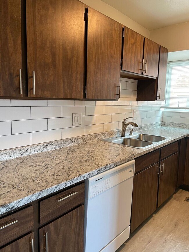 Building Photo - 4015 Stonedike Dr