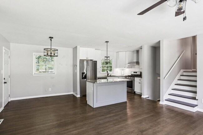 Building Photo - 2647 Hatfield Cir SE
