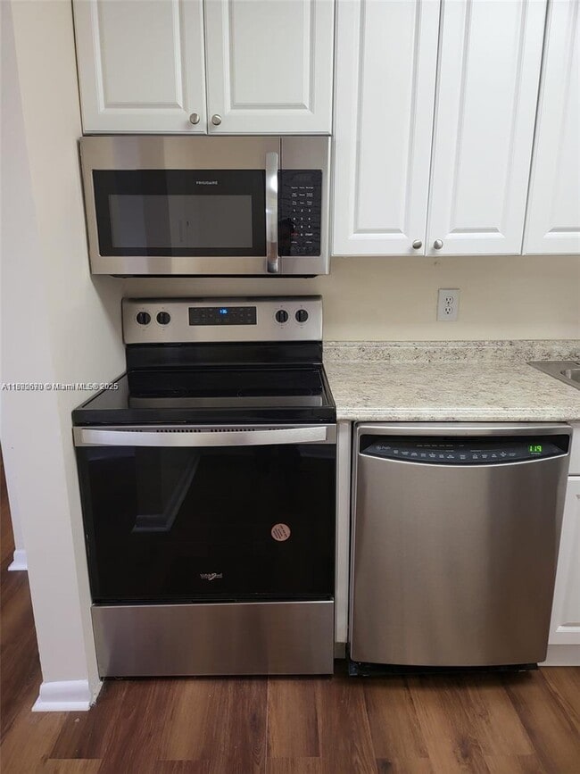 Building Photo - 21121 SW 85th Ave