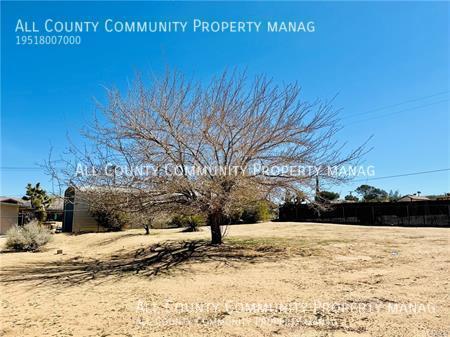 Building Photo - Single Family Home in Yucca Valley!