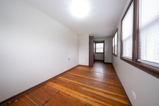 Building Photo - 1084 Sims Ave