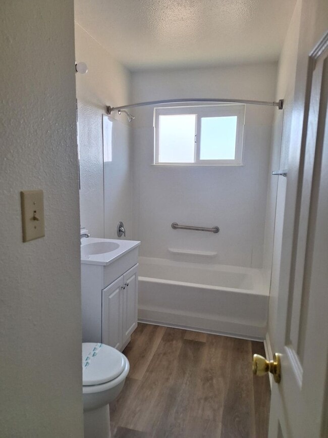 Building Photo - Beautifully Renovated 3-Bedroom, 1-Bath Duplex in Clairemont