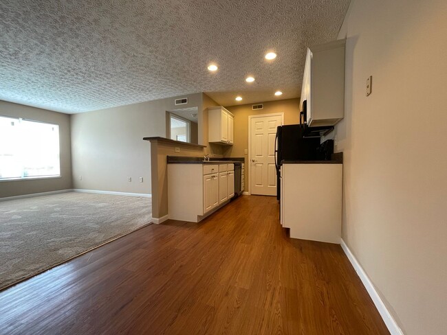 Building Photo - 5558 Garden Ridge