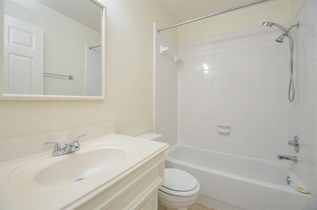 Building Photo - 3027 N Heights Hollow Ln