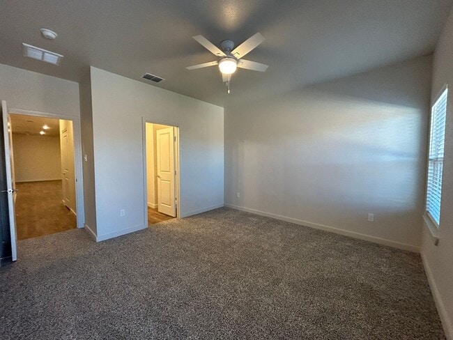 Building Photo - Luxury Townhome in Abbey Glen Community!