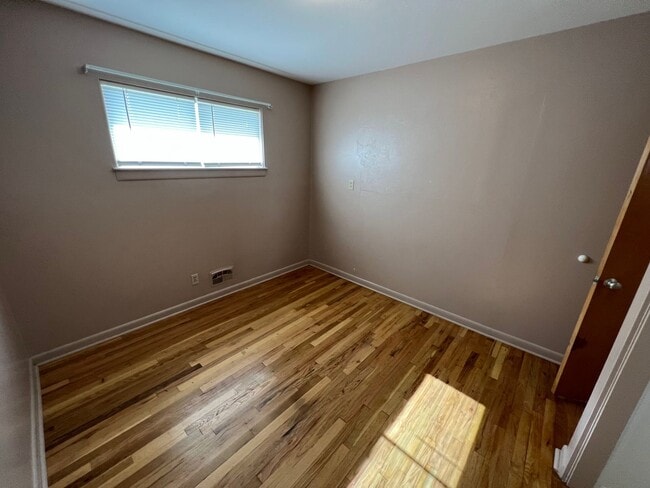 Building Photo - 3 Bed 2 Bath House with Attached 2 Car Garage & Trailer Parking