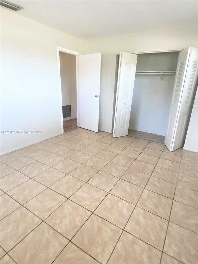 Building Photo - 6154 SW 38th St