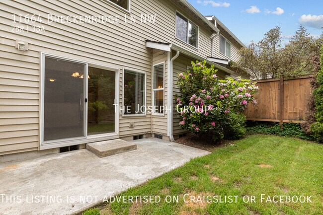 Building Photo - Centrally located 2 bed/2.5 bath in Silver...