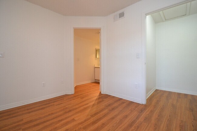 Building Photo - 1/1 Condo in Villas Del Sol ~ Gated Comm w/ Resort-Style Amenities!