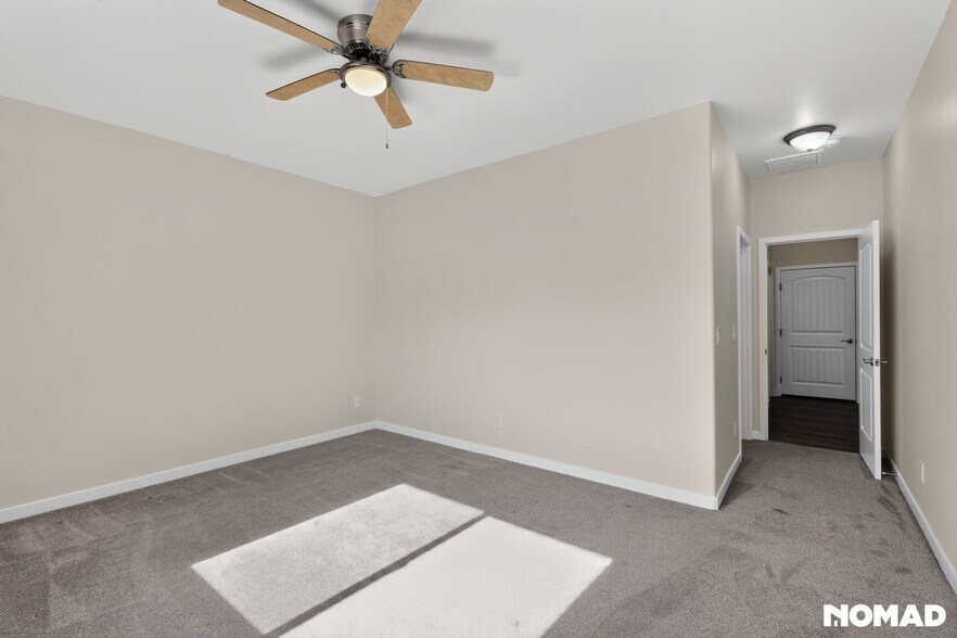 Building Photo - 910 Pilot Knob Ave