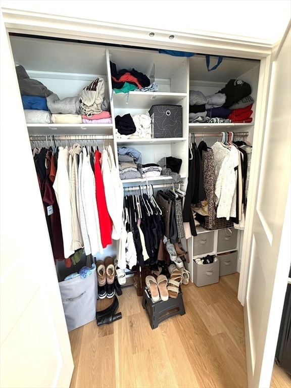 Building Photo - 552 E 5th St