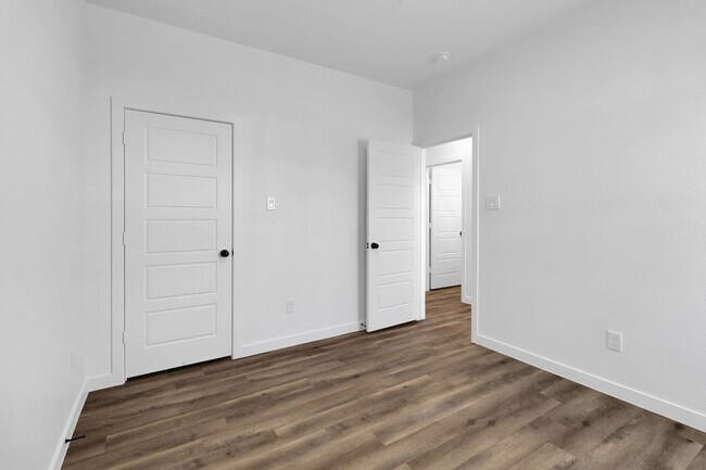 Building Photo - 104 Runnels St