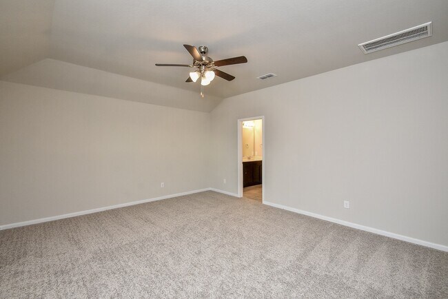 Building Photo - 1427 Central Heights Dr