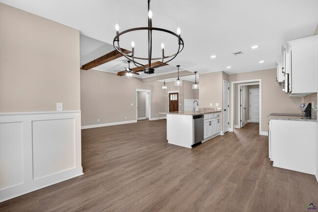 Building Photo - 213 Saraland Trl