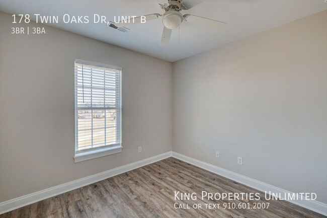 Building Photo - 178 Twin Oaks Dr