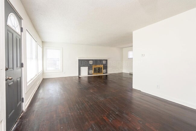 Building Photo - 1700 N Harvard Ave