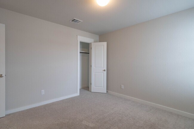Building Photo - 417 Fieldwood Dr