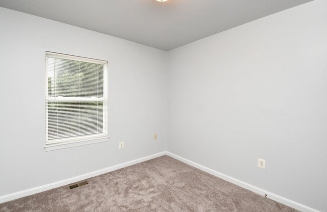 Building Photo - BEAUTIFUL TOWNHOME FOR RENT