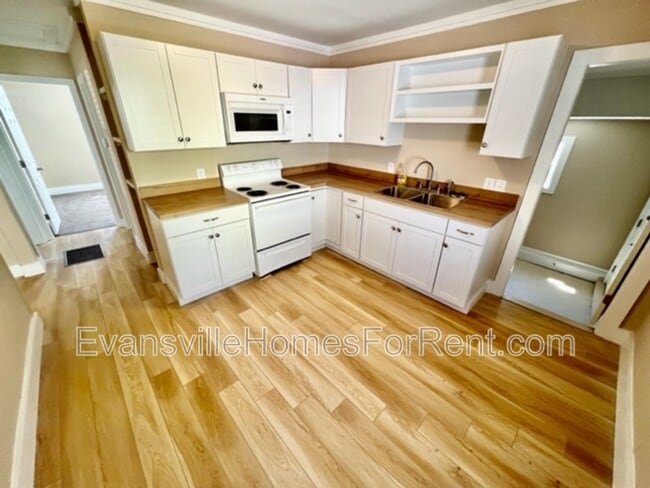 Building Photo - 2325 Margybeth Ave