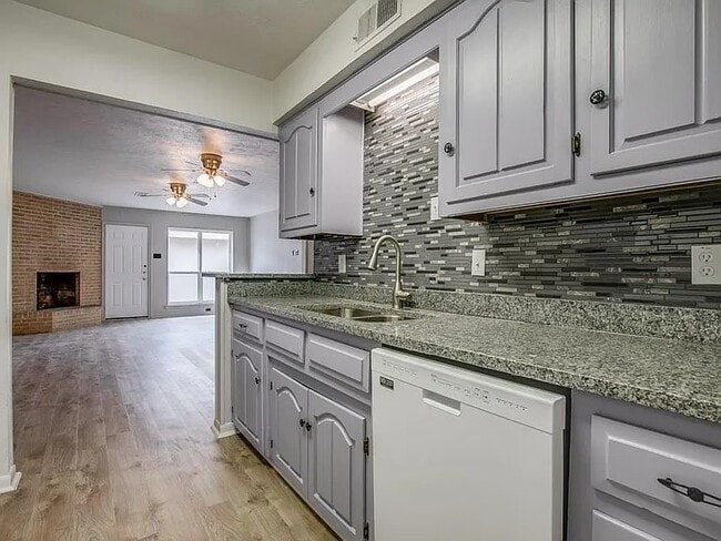 Building Photo - 12805 Pandora Dr