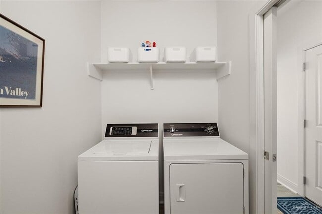 Building Photo - 27 Aqualina Wy