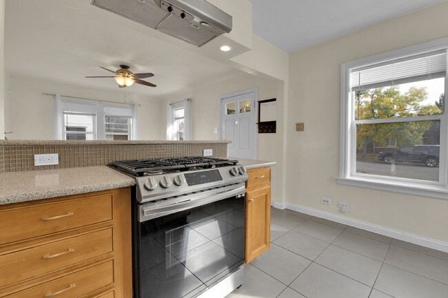 Building Photo - 3 Bedroom 2 Bathroom Home Available August 7th!