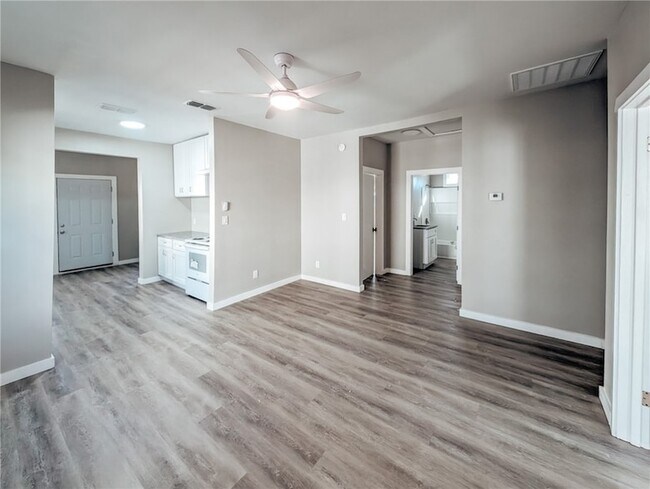 Building Photo - 1133 S Brownlee Blvd