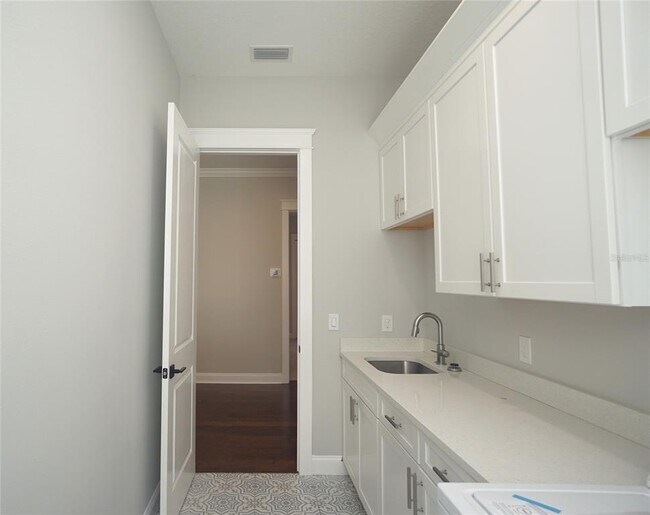 Building Photo - 3625 E Clark Cir