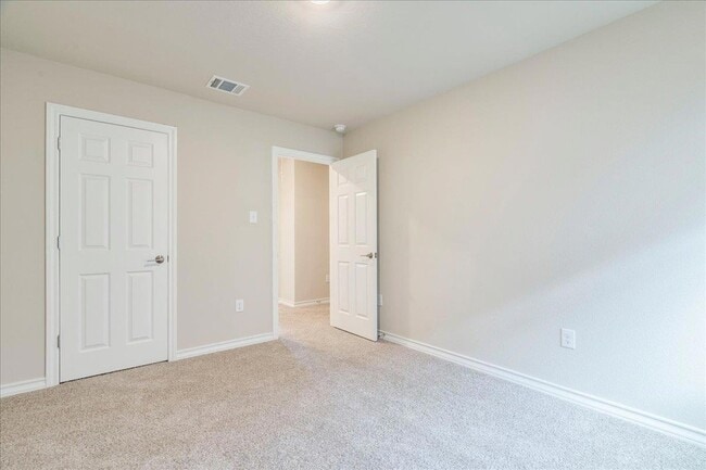 Building Photo - 133 Papaya Dr
