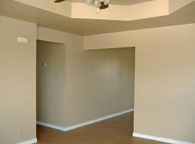 Building Photo - 817 E Gutierrez St