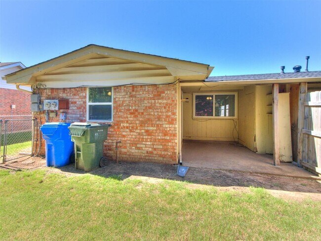 Building Photo - 821 Russell Cir