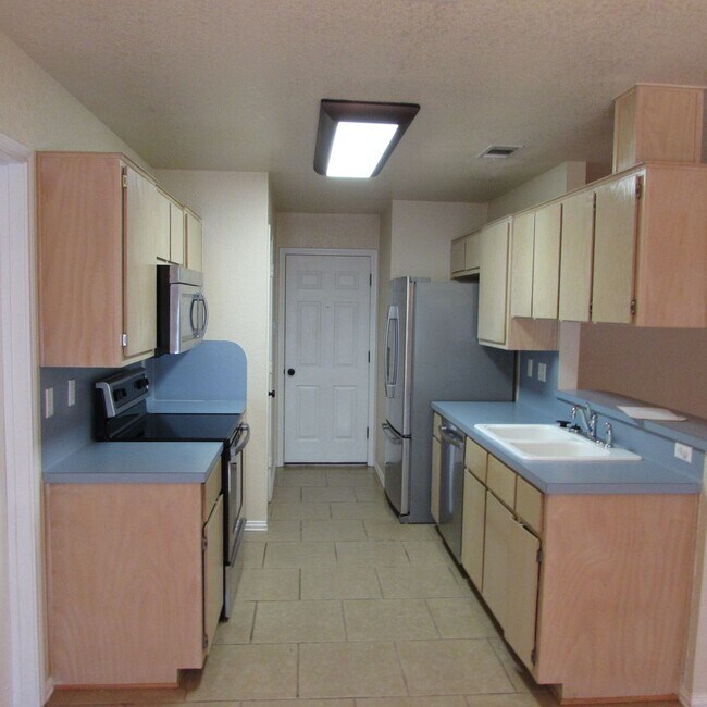 Building Photo - 2201 Ledgestone Dr