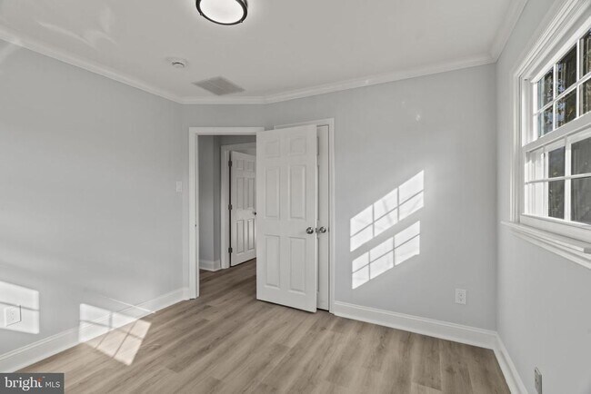 Building Photo - 418 Delview Ln