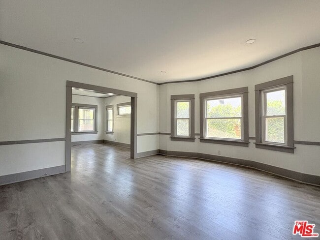 Building Photo - 613 N Lucerne Blvd