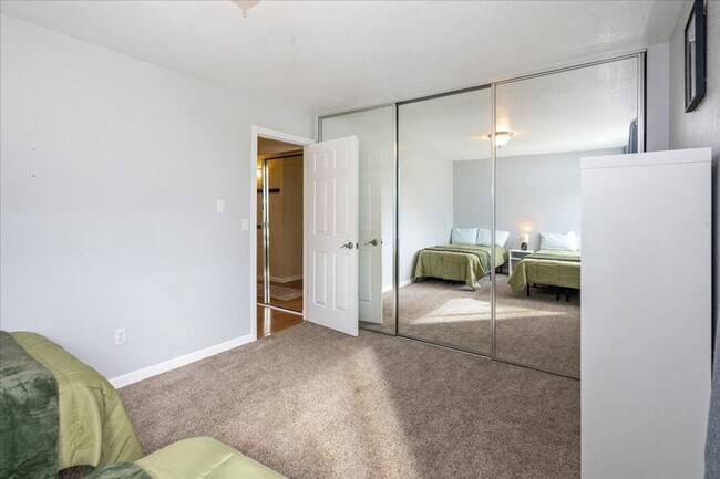 Building Photo - Charming Furnished Condo in Taku/Campbell - Everything You Need in One Place!