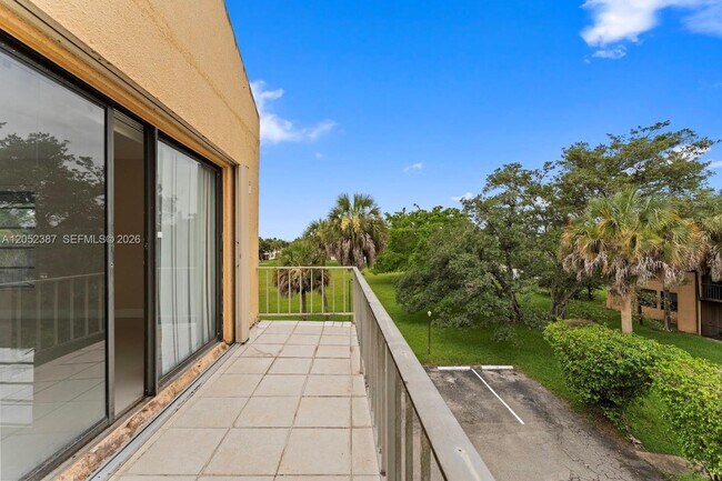 Building Photo - 430 Commodore Dr