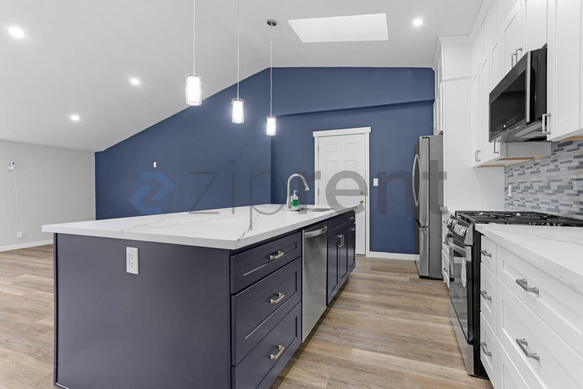 Building Photo - 1020 151st Ave SE