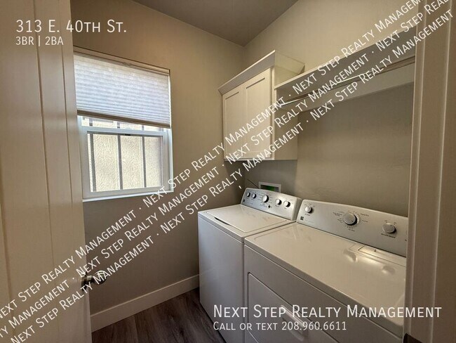 Building Photo - 313 E 40th St