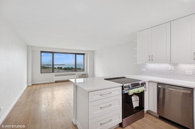 Building Photo - 3100 N Lake Shore Dr