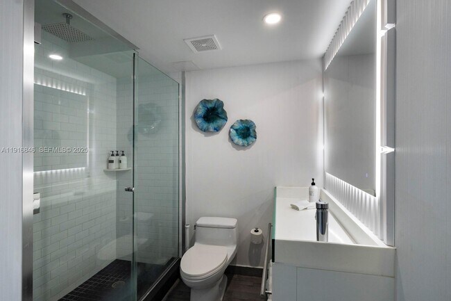 Building Photo - 1100 West Ave