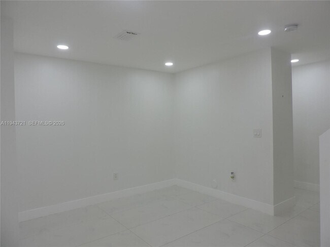 Building Photo - 17975 SW 140th Ct