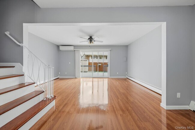 Building Photo - 71 Roosevelt Dr