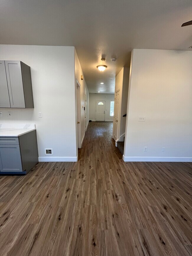 Building Photo - 391 Morey Ave
