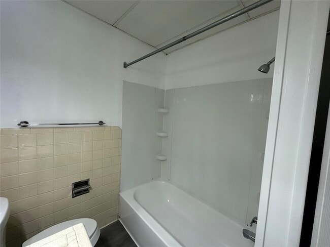 Building Photo - 4723 N Loy Lake Rd