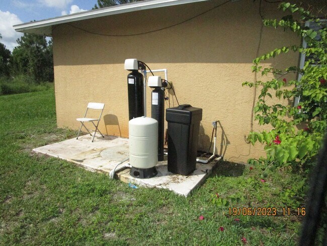 Building Photo - Avail Now-Lehigh Acres Duplex