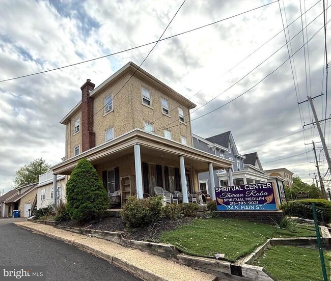 Primary Photo - 134 N Main St