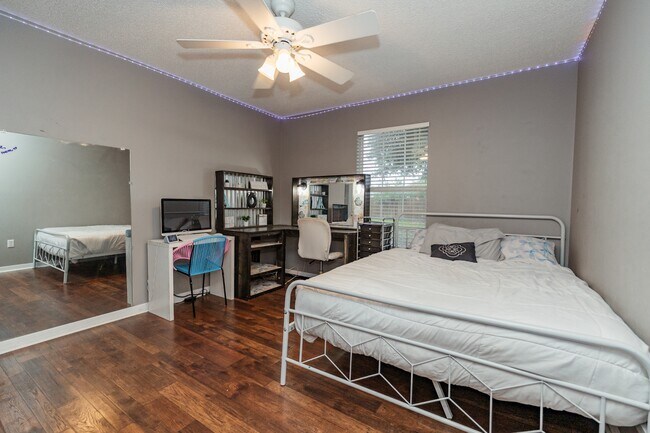 Building Photo - 425 Whirlaway Ct
