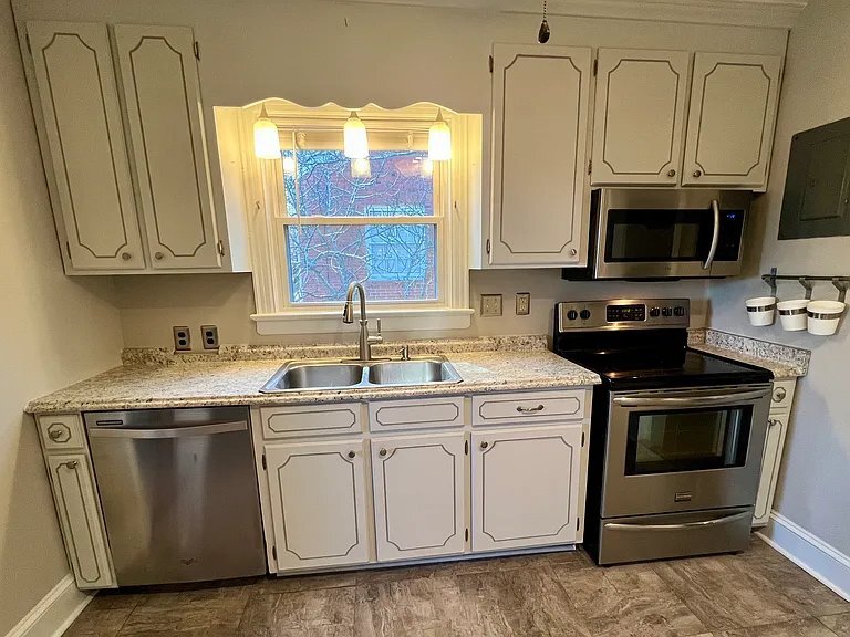 Building Photo - 435 Rollingwood Cir