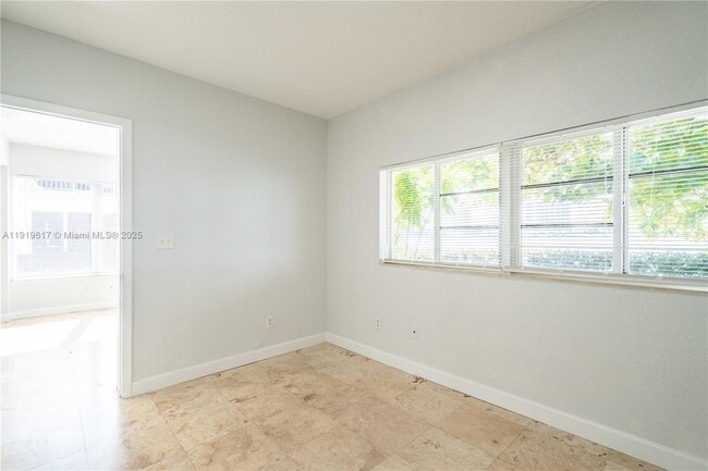 Building Photo - 2180 Bay Dr